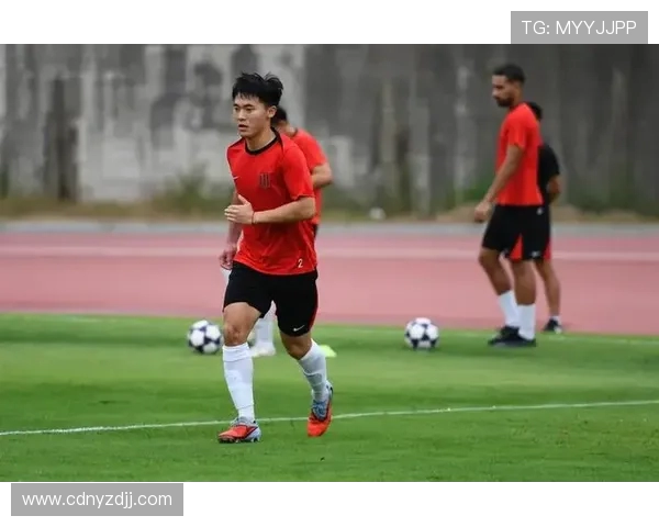 胡荷韬分享韩国街头自拍照 自制冰美式成为旅行亮点 胡荷韬分享韩国街头自拍照 自制冰美式成为旅行亮点