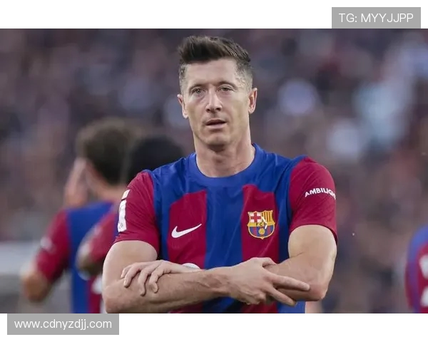 米兰表达对莱万兴趣 球员倾向留在巴萨继续征战 米兰表达对莱万兴趣 球员倾向留在巴萨继续征战