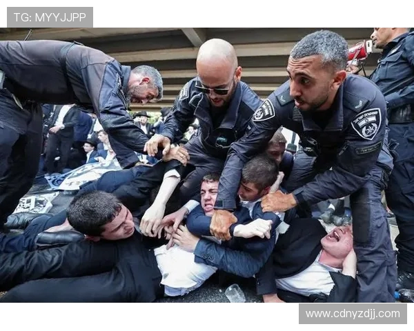 抗议以色列行动示威者与意大利警方发生激烈冲突 现场多人受伤