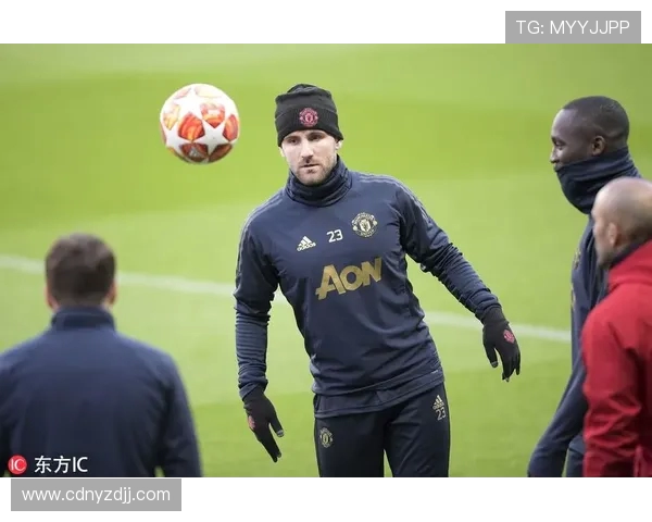 曼晚：JJ-加布里埃尔参加曼联一线队训练，最早明年1月首秀